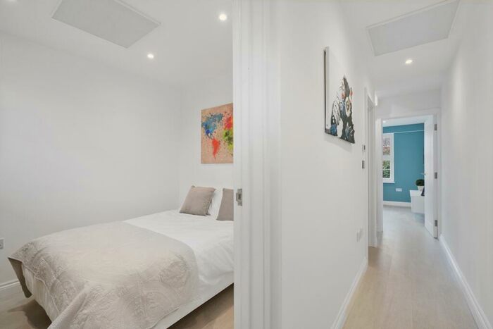 2 Bedroom Apartment To Rent In High Street, Weybridge, KT13