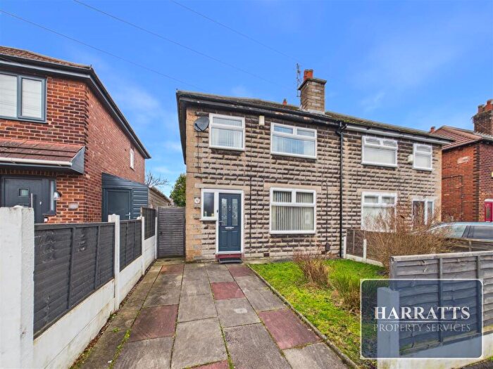 3 Bedroom Semi Detached House For Sale In Windermere Road, Stockport, SK1