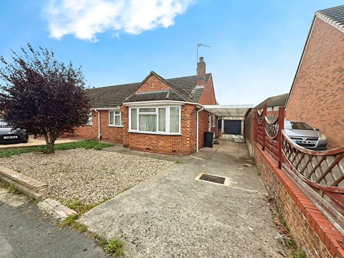 2 Bedroom Bungalow For Sale In Queensfield, Swindon, SN2