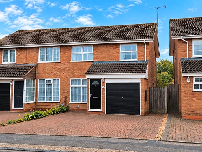 3 Bedroom Semi-Detached House For Sale In Cygnus Drive, Leighton Buzzard, Bedfordshire, LU7