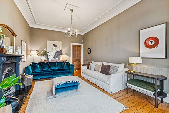 2 Bedroom Flat For Sale In Crow Road, Jordanhill, G11