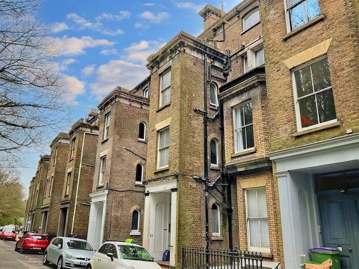 2 Bedroom Flat To Rent In Victoria Park, Dover, CT16
