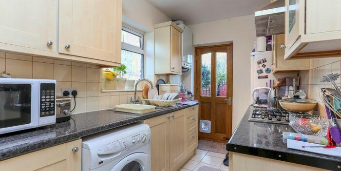 2 Bedroom Maisonette To Rent In Cavendish Avenue, West Ealing W13