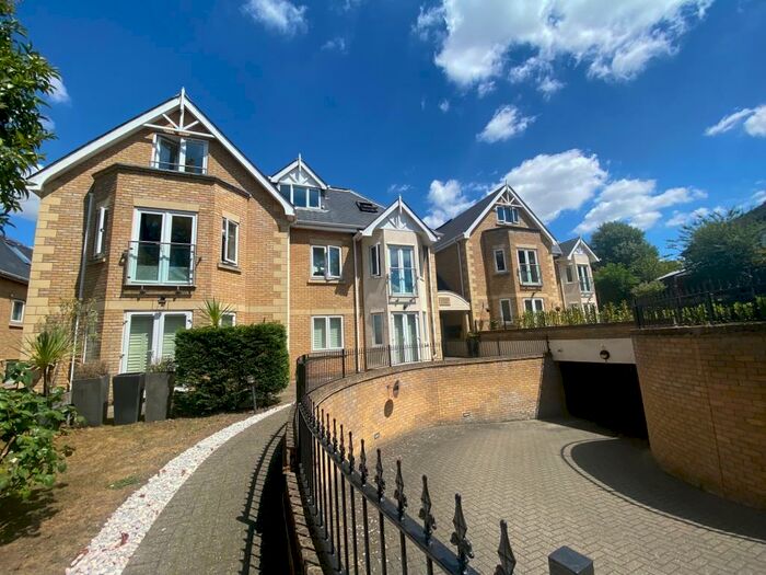 2 Bedroom Flat To Rent In Slades Hill, Enfield, EN2
