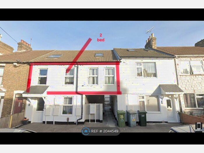 2 Bedroom Flat To Rent In Cowper Road, Sittingbourne, ME10