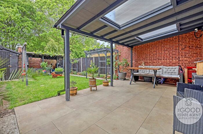 1 Bedroom Maisonette For Sale In Kingsley Road, Loughton, IG10