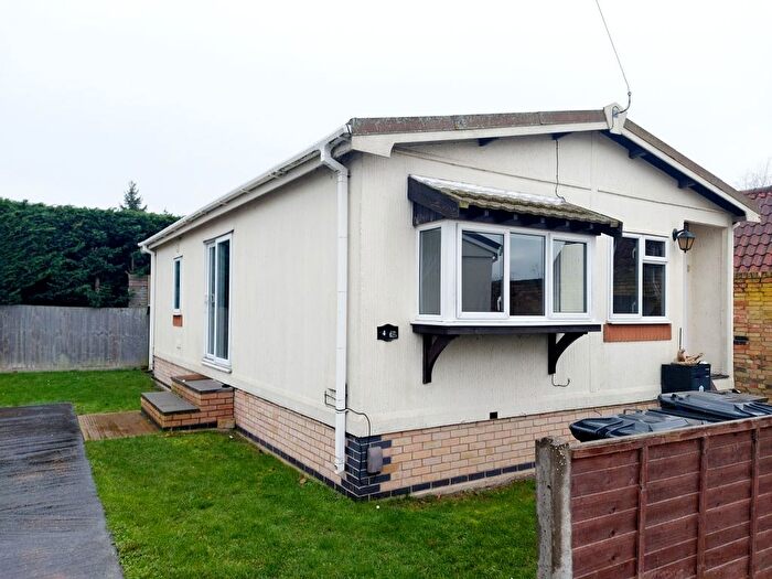 1 Bedroom Park Home To Rent In Badgers Holt, Longstanton, CB24