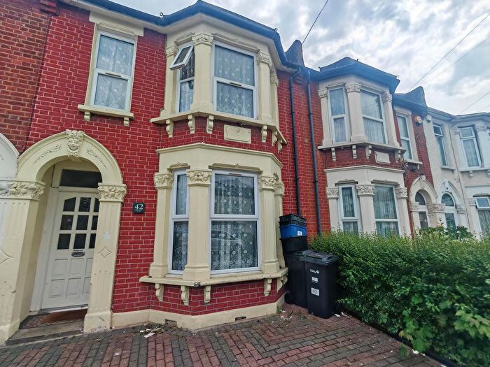 3 Bedroom Terraced House To Rent In Windsor Road, Ilford, IG1