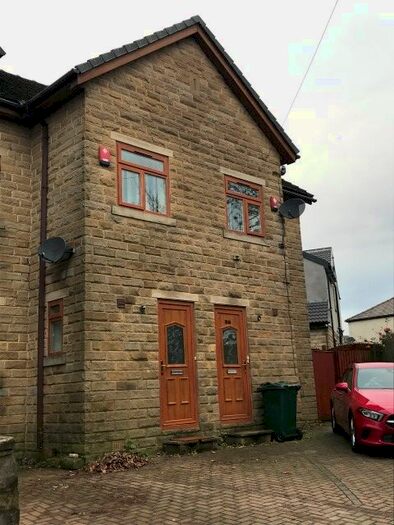 5 Bedroom Semi-Detached House To Rent In Albert Place, Bradford, BD3