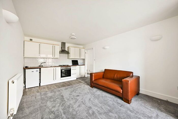 2 Bedroom Flat To Rent In Robinson Road, Colliers Wood, London, SW17