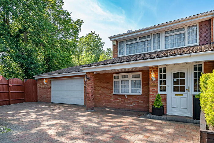 3 Bedroom End Of Terrace House For Sale In Latimer Close, Hemel Hempstead, HP2