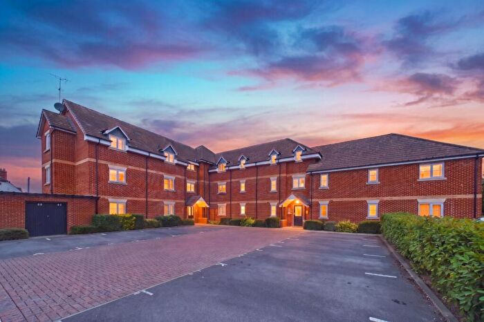 2 Bedroom Flat For Sale In Calver Close, Winnersh, Wokingham, Berkshire, RG41