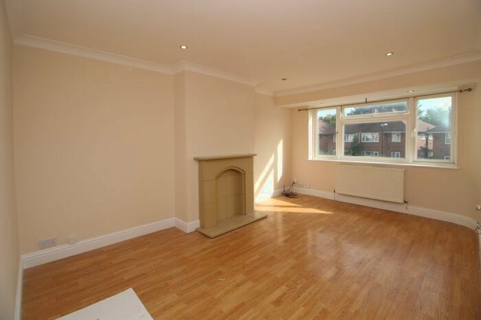 2 Bedroom Maisonette To Rent In Adelphi Gardens, Slough, SL1