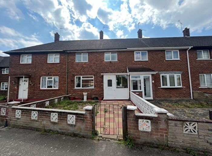 2 Bedroom Terraced House For Sale In Wordsworth Way, Dartford, DA1