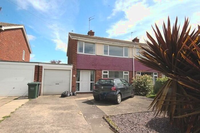 3 Bedroom Semi-Detached House To Rent In Brackenhill Avenue, Selby, YO8