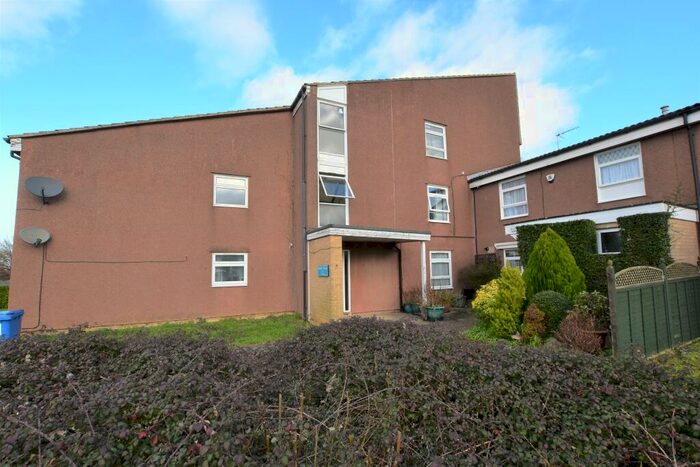 2 Bedroom Flat To Rent In Mallows Green, CM19
