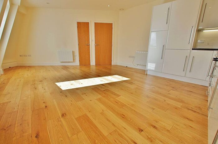 1 Bedroom Flat To Rent In Clarendon Road, Watford, WD17