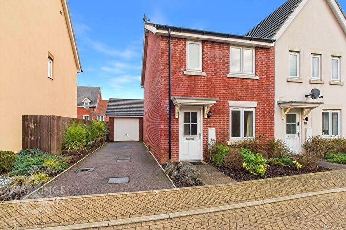 3 Bedroom Semi Detached House For Sale In Woodpecker Way, Queens Hill, Norwich, NR8