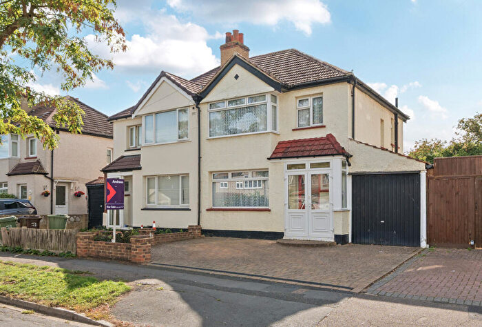 3 Bedroom Semi Detached House For Sale In Colburn Way, Sutton, SM1