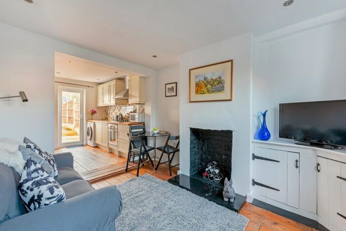 2 Bedroom End Of Terrace House To Rent In Clewer New Town, Windsor, SL4