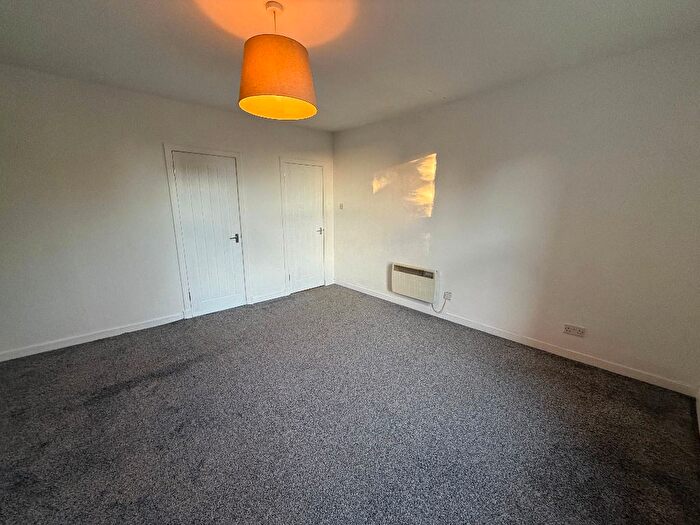 2 Bedroom Flat To Rent In Forfar Road, Stobswell, Dundee, DD4