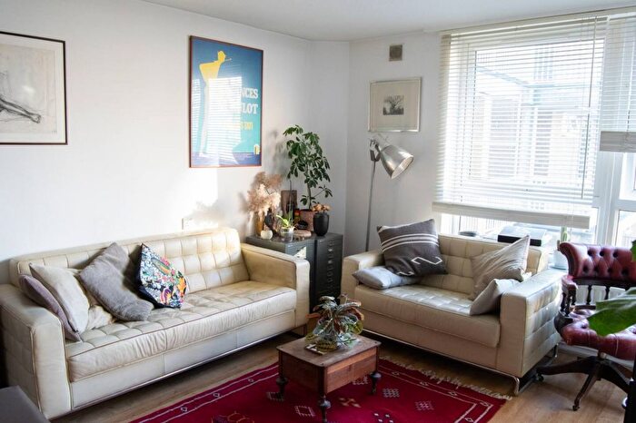 1 Bedroom Flat To Rent In Pigott Street, Poplar, London ., E14