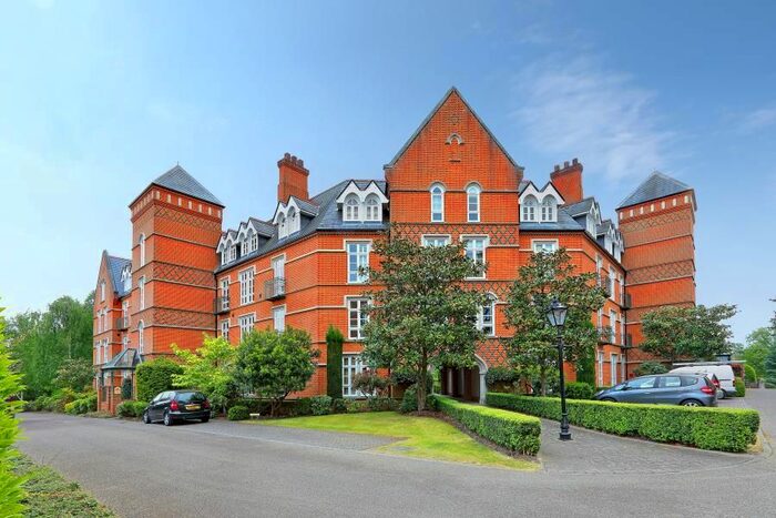 3 Bedroom Flat To Rent In Holloway Drive, Virginia Water, GU25