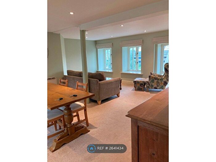 2 Bedroom Flat To Rent In Waterfront House, Bath, BA2