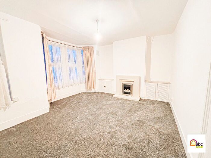 2 Bedroom Flat To Rent In Western Road, London, E13