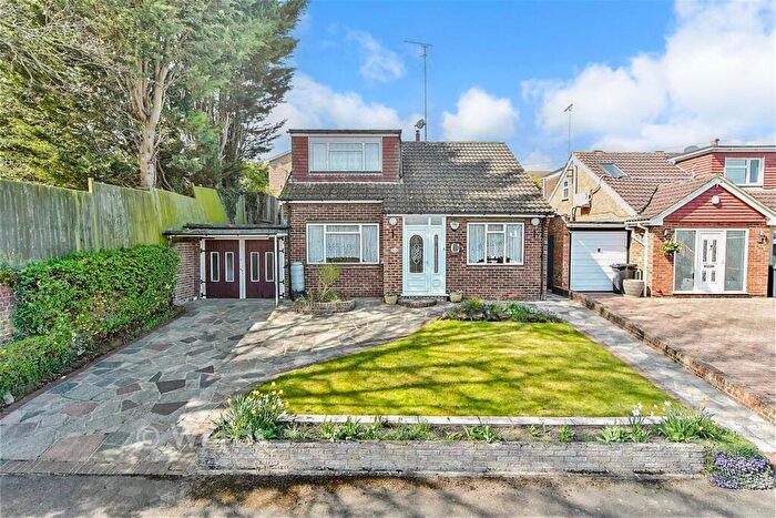 4 Bedroom Chalet For Sale In Northumberland Road, Istead Rise, Kent, DA13