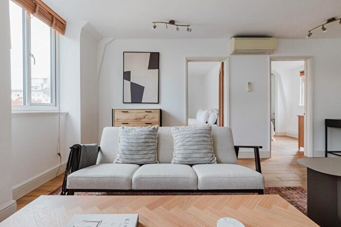 2 Bedroom Apartment To Rent In Clerkenwell Green, London, EC1R