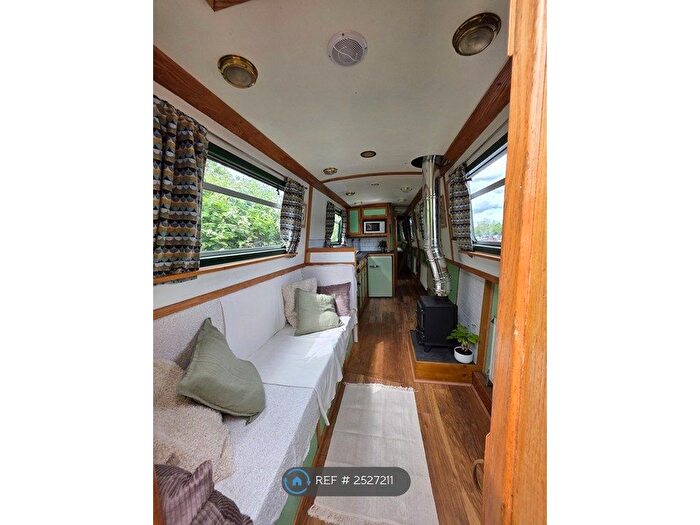 1 Bedroom Houseboat To Rent In Station Road, Broxbourne, EN10