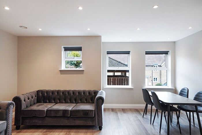 1 Bedroom Flat To Rent In Egham Hill, Egham, TW20