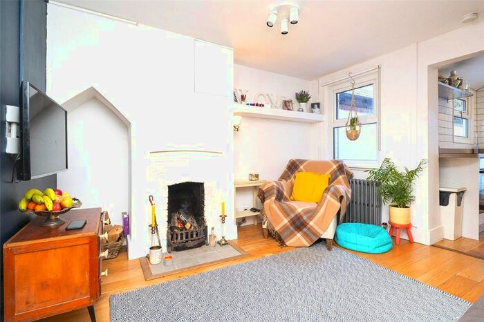 2 Bedroom Cottage To Rent In New Town, Uckfield, TN22