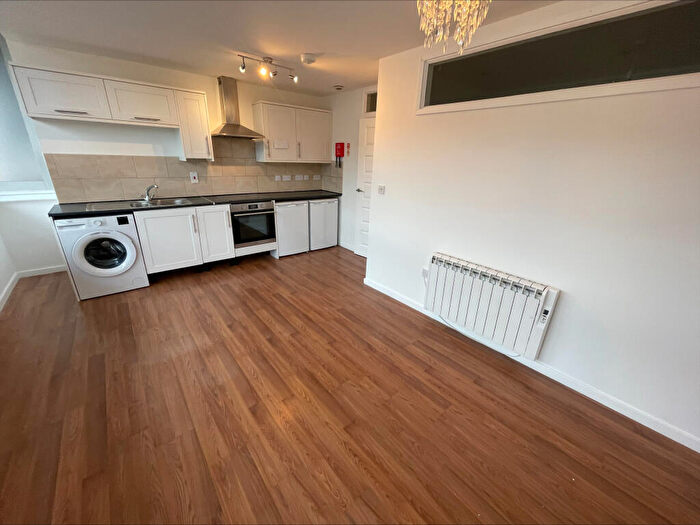 2 Bedroom Flat To Rent In Bedroom - Central Luton - Unfurnished -, LU1