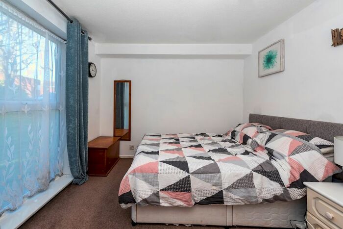 1 Bedroom Flat To Rent In Middlefields, Croydon, CR0