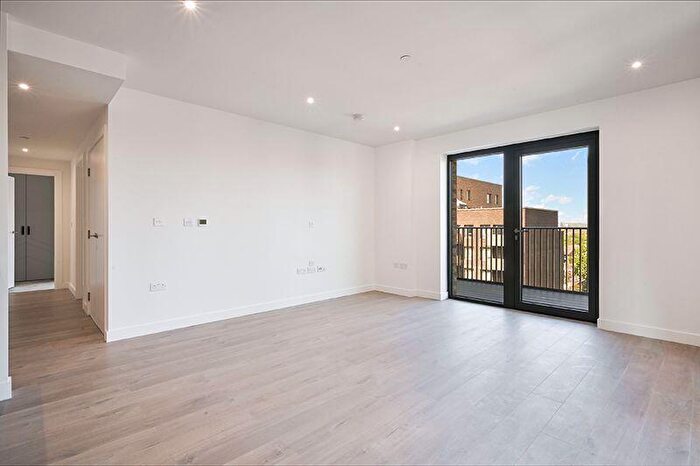 2 Bedroom Flat To Rent In Anax Street London, N4