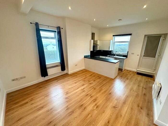 1 Bedroom Flat To Rent In Rooks Nest Road, Wakefield, WF1