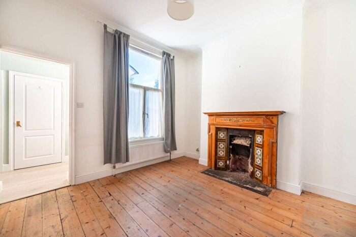 2 Bedroom Flat For Sale In Wrottesley Road, Kensal Green, London, NW10