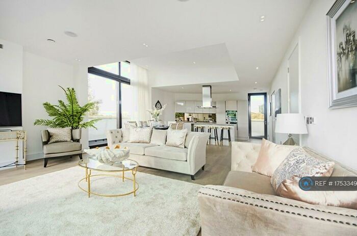 3 Bedroom Penthouse To Rent In Bishops Wood Court, London, N2