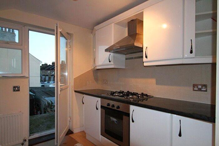 1 Bedroom Flat To Rent In Pelham Road South, Gravesend, Kent, DA11