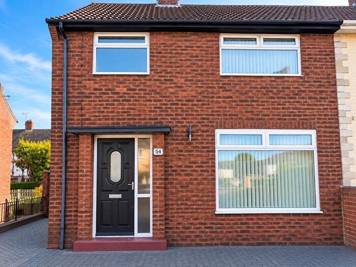 3 Bedroom Semi-Detached House To Rent In Winrose Approach, Leeds, LS10