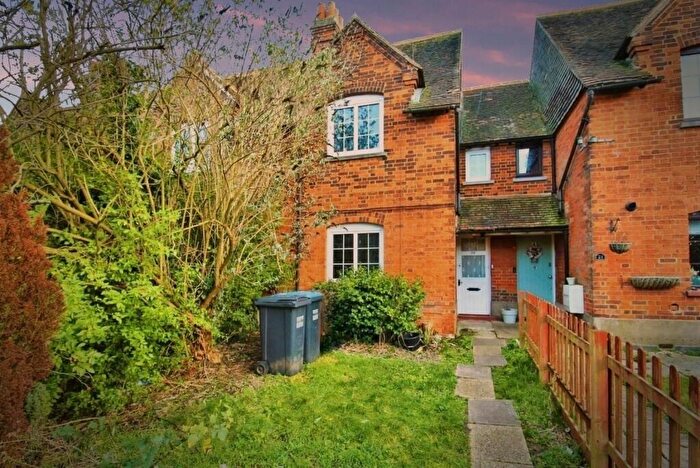 3 Bedroom House To Rent In Glebeland, Hatfield, AL10