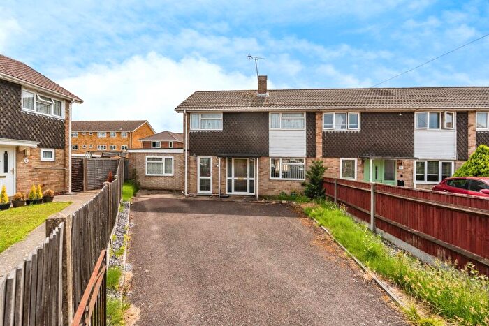 4 Bedroom End Of Terrace House For Sale In Hounsdown Close, Totton, Southampton, Hampshire, SO40