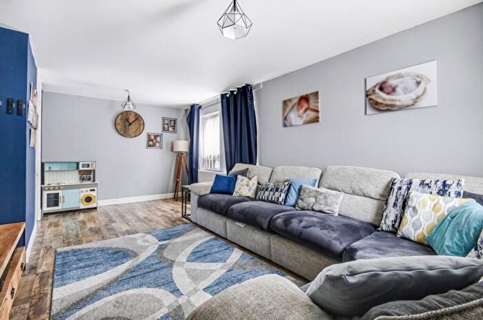 2 Bedroom Maisonette For Sale In Jevington, Bracknell, RG12