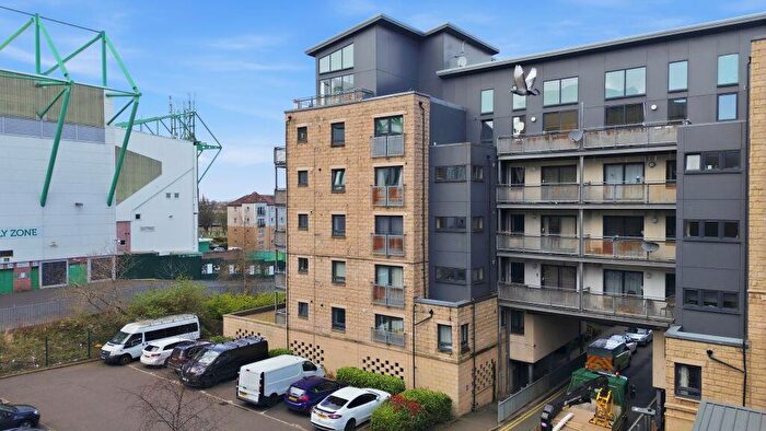 2 Bedroom Flat For Sale In / Hawkhill Close, Edinburgh, EH7