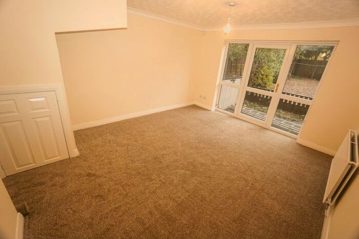 2 Bedroom Mews House To Rent In Greensmith Way, Westhoughton, Bolton, BL5