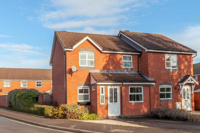 3 Bedroom Semi-Detached House To Rent In Waterloo Drive, Banbury, OX16