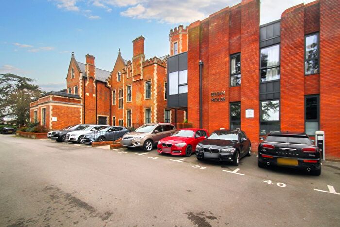 2 Bedroom Flat To Rent In Elvian House, Slough, Berkshire, SL1