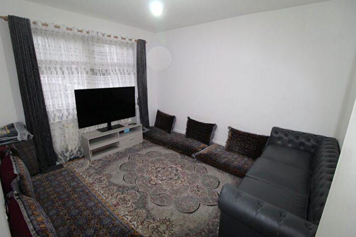 2 Bedroom Flat To Rent In Weston Drive, Stanmore, HA7